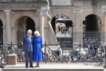 Carlos e Camilla em visita privada ao Papa em seu aniversário de casamento