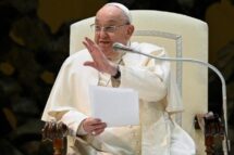 Papa a universitários: continuem caminhando com entusiasmo na fé