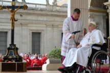 Francisco no Angelus: todos temos dores, e a fé ajuda a enfrentá-las, como fez Jesus