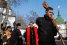 Ucrânia: a Via-Sacra em Kiev de ex-prisioneiros e mutilados de guerra