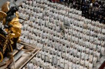 Papa a sacerdotes na Missa do Crisma: renovar o “Sim” para uma entrega radical, gratuita e discreta