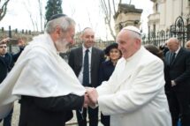 Troca de saudações de Páscoa entre Francisco e o rabino Di Segni