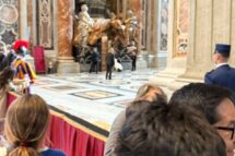 O Papa Francisco foi na tarde deste Sábado Santo à Basílica de São Pedro