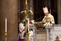 Reina: nosso bispo nos foi dado como sinal luminoso do Evangelho