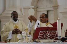 Bispos de Santiago e de Mindelo já reagiram morte do Papa