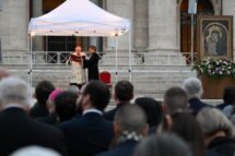 Cardeal Re: agradecemos a Deus pelo dom do ministério do Papa Francisco