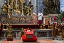 Em 25 de abril, o rito de fechamento do caixão do Papa Francisco