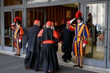 Quarta Congregação: no domingo, vésperas dos cardeais no túmulo de Francisco