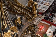Rogito do Papa Francisco: “Peregrino da esperança, guia e companheiro de caminho”