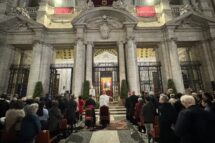 Rosário pelo Papa: transformar a dor em aurora de esperança, diz Pizzaballa