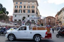 Milhares de pessoas no centro de Roma para o cortejo fúnebre de Francisco