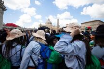 Muitos adolescentes em Roma para o Jubileu e se despedir de Francisco