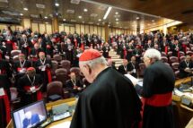 Todos cardeais eleitores votam no Conclave, mesmo com limite de 120 superado