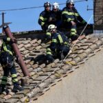 Chaminé instalada no telhado da Capela Sistina
