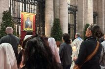 Santa Maria Maior: orações e Rosários pelo Papa Francisco