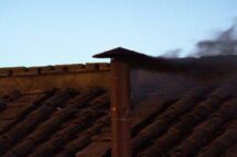Conclave: a primeira fumaça é preta