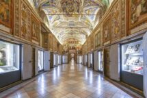 Os Museus Vaticanos expõem a coleção de micro mosaicos