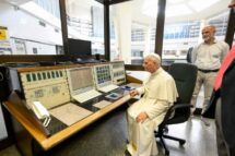 Papa visita Centro de transmissão da Rádio Vaticano