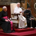 Papa a franciscanos e trinitários: ouvir o Espírito para orientar o serviço diário