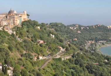 Papa visita Castel Gandolfo poucos dias antes de suas férias de verão