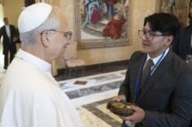 O encontro do jovem astrônomo do Peru com o Papa no Vaticano