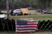 Arcebispo de San Antonio reza pelas vítimas das enchentes no Texas