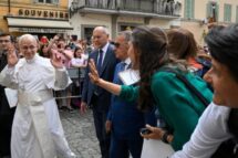 Castel Gandolfo: um povoado em festa para saudar o Papa, inclusive com brasileiros