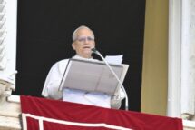 Papa no Angelus: não se pode rezar a Deus como “Pai” e depois ser duro com os outros