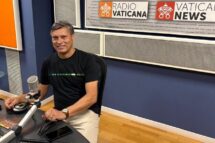 Jonny Mendes, vencedor do Prêmio Catholic Music Awards 2025