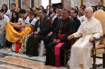 Jovens peruanos celebram sua fé com o Papa