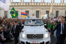 Jubileu dos Jovens tem início com Santa Missa e presença surpresa do Papa Leão XIV