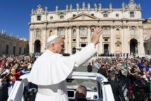 O Papa: “bulimia” de ligações nas redes sociais, comunicar com honestidade e prudência