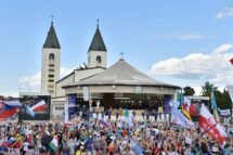 Medjugorje, Papa aos jovens: nenhum algoritmo poderá substituir um abraço