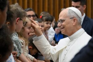Papa amplia proteções e direitos dos pais que trabalham no Vaticano