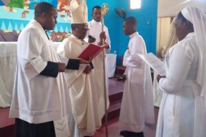 Profissão perpétua de Irmã Ana Mutita, arcebispo Dom Inácio apela à santidade