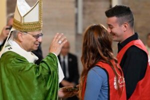 Papa incentiva maior participação dos fiéis na ação litúrgica da Igreja