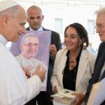 Um quadro do Beato João Paulo I foi entreque a Leão XIV na Audiência Geral