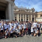 Leão XIV acende a tocha da maratona que vai de Roma a Lecco