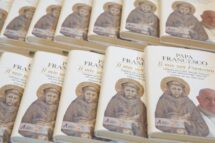Francisco e São Francisco, um livro póstumo. Leão XIV: parece ouvir-se novamente a sua voz
