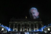 “Grace for the World”, música e espetáculo de drones iluminam a Praça São Pedro