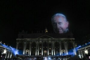“Grace for the World”, música e espetáculo de drones iluminam a Praça São Pedro