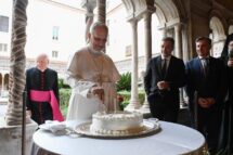 Papa ganha “festa” de aniversário dos cardeais