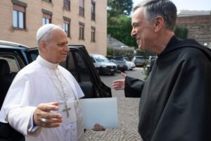 Papa aos agostinianos: o amor é o centro de tudo; não apagar o espírito missionário
