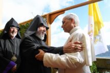 Karekin II pela primeira vez em audiência com Leão XIV: foco na paz