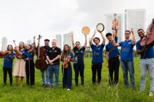Jovens da periferia de Recife em turnê internacional com artistas de países em guerra
