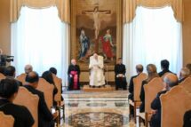 O Papa: famílias canto de esperança, pobreza e guerras ameaçam a sua dignidade