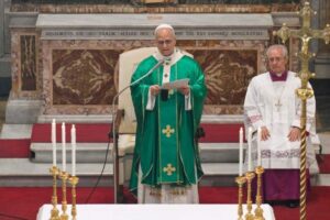 Papa: a riqueza escraviza; não sejamos indifentes à violência que extermina os povos