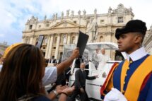 Leão XIV: Cristo não retorna à vida sozinho, mas arrasta consigo toda a humanidade