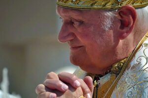 Morre o cardeal Mureşan, líder da Igreja greco-católica romena