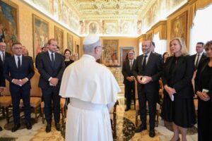 O Papa: diálogo entre culturas e religiões, objetivo para um político de inspiração cristã